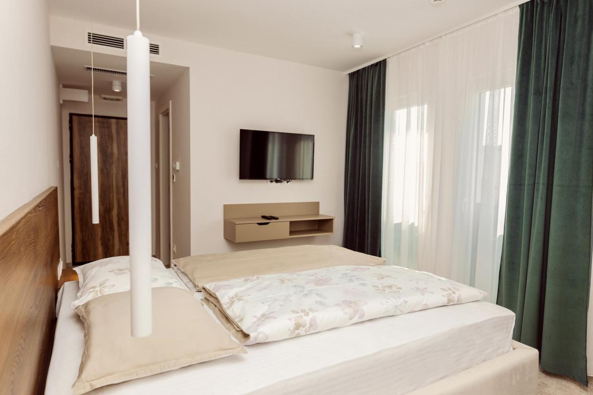 Hotel Marina Home Приєдор Екстер'єр фото